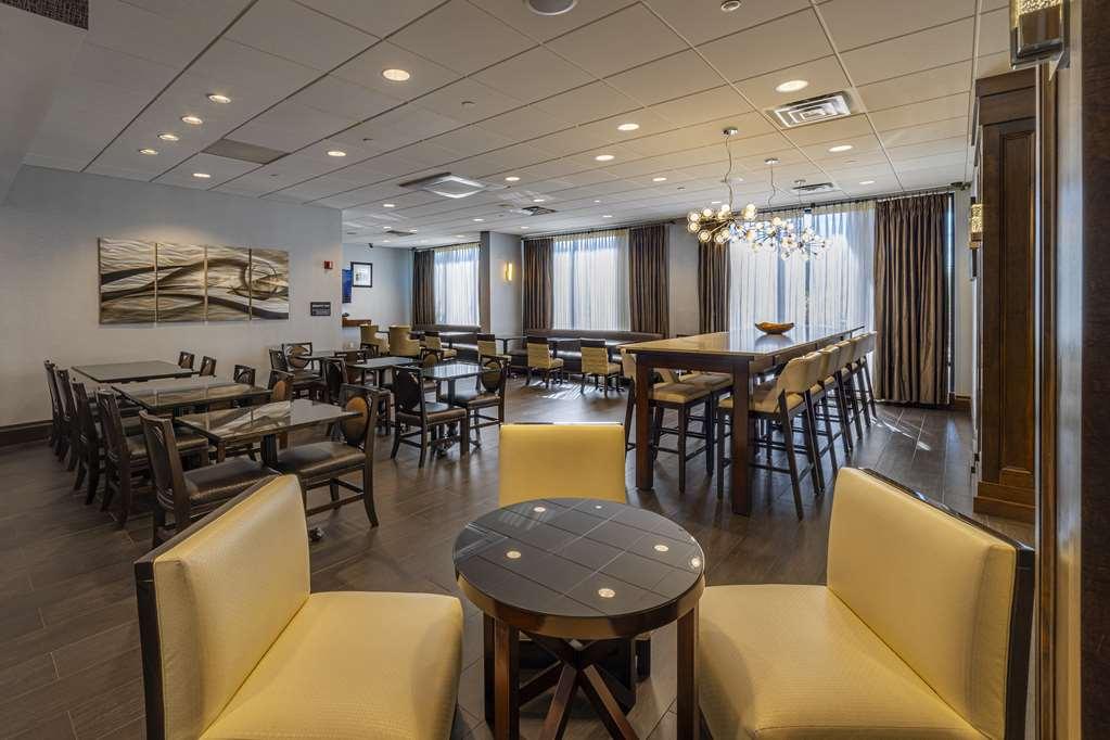 Hampton At The Meadowlands Hotel 3*