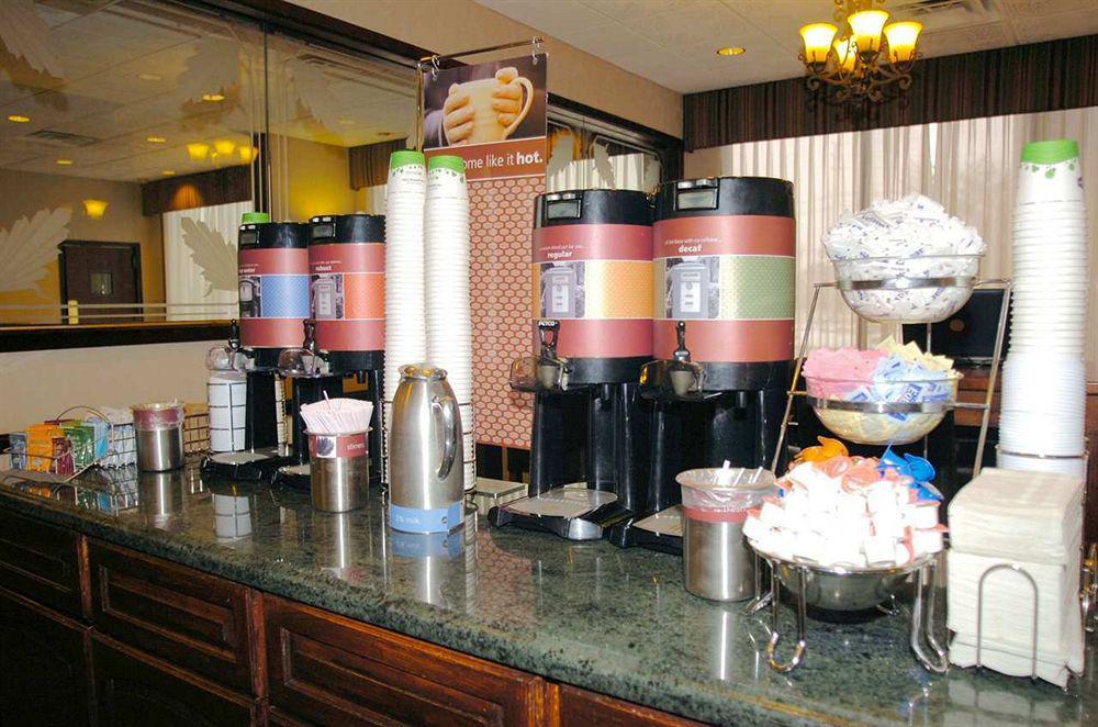 Hampton At The Meadowlands Hotel