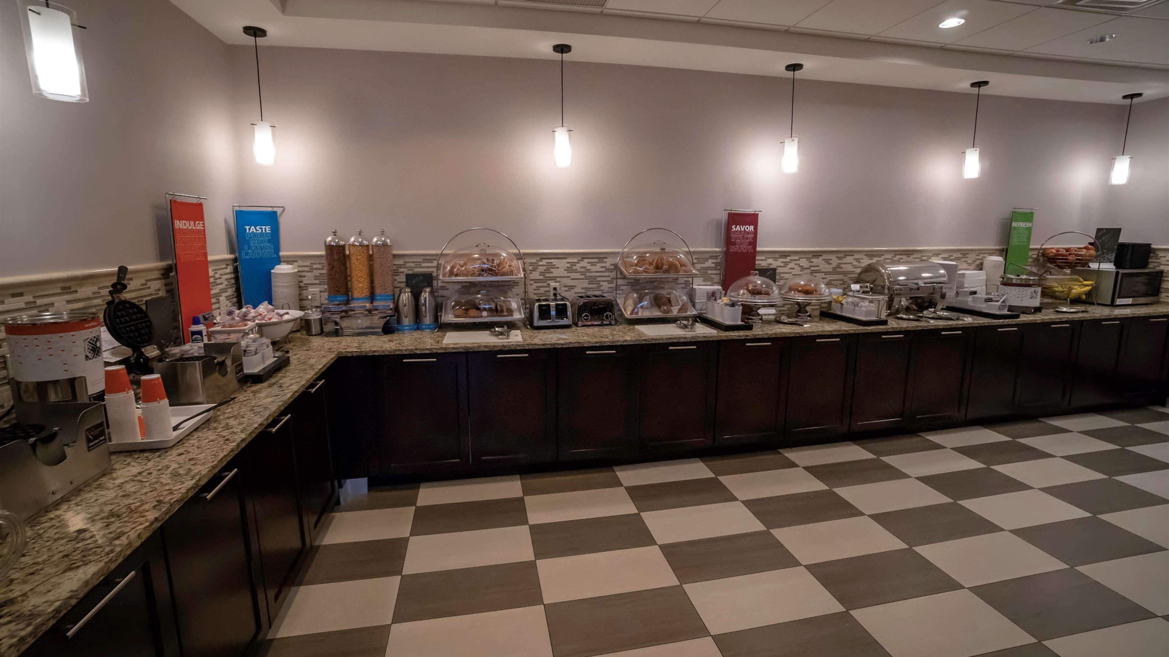 Hampton At The Meadowlands Hotel 3*