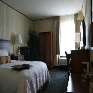 Hampton At The Meadowlands Hotel 3*